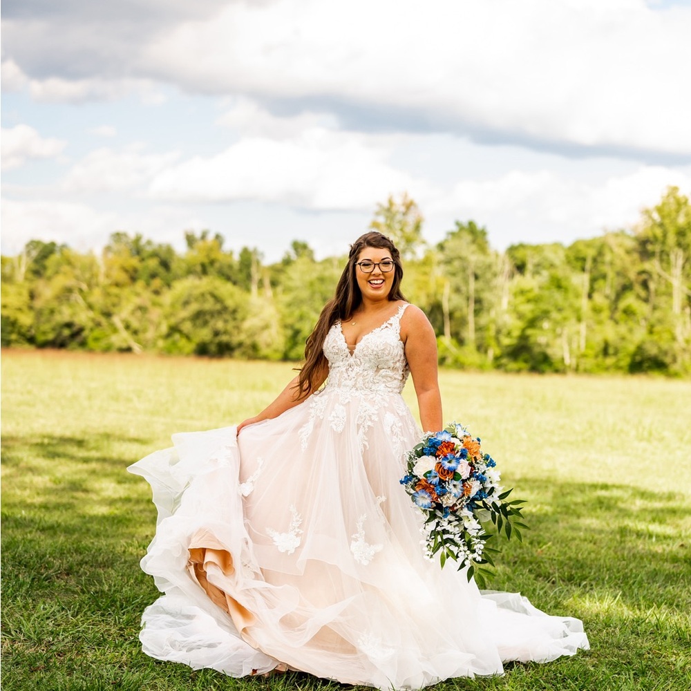 Elegant Lace Wedding Dress